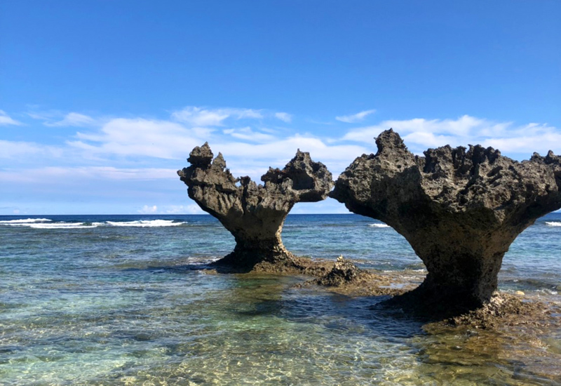 古宇利島ティーヌ浜へハートロック